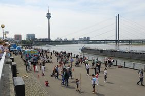 25 Jahre Rheinufertunnel - das Jubiläum wurde in Düsseldorf am Sonntag, 19. Mai, mit Tausenden Besuchern gefeiert. Foto: Melanie Zanin