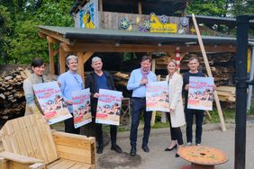 V.l.n.r.: Sonja Hirschberg (Akki), Ralph Baumgarten (kath. Jugendagentur), Achim Radau-Krüger (Jugendring), Stadtdirektor Burkhard Hintzsche, Berit Leisten (Jugendförderung), Artur Zielinski (SSB), © Landeshauptstadt Düsseldorf/Michael Gstettenbauer