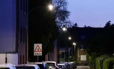 Umgerüstete Ansatzleuchten auf der Diesterwegstraße © Landeshauptstadt Düsseldorf/Ingo Lammert