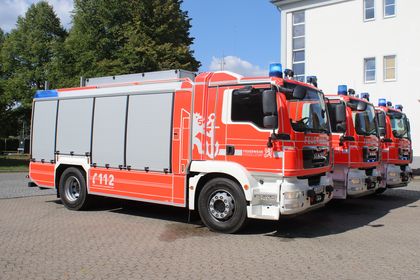 Drei Tanklöschfahrzeuge der Feuerwehr Düsseldorf
