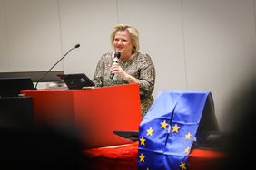 Festveranstaltung zum Internationalen Frauentag: Prof. Dr. Brigitte Grass, Präsidentin der Hochschule Düsseldorf, begrüßte die anwesenden Gäste; Foto: Melanie Zanin