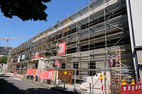 Der Rohbau der Regenbogenschule an der Kirchfeldstraße ist nahezu fertiggstellt; Foto: Gstettenbauer