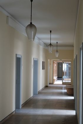 Blick in die Flure des Bürogebäudes am Marktplatz. Foto: Michael Gstettenbauer