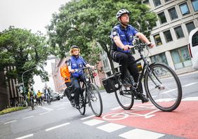 Die Fahrradstaffel im Einsatz. 
