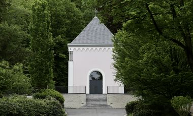 Die Untere Kapelle auf dem Friedhof Gerresheim wurde saniert und kann ab sofort wieder für Trauerfeiern genutzt werden. Foto: Ingo Lammert