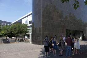 Den "Blaugrünen Ring" kann man ab August mit 36 kostenfreien Stadtführungen erkunden; Foto: Ingo Lammert