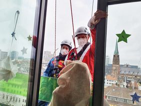 Die kleinen Patienten freuten sich sehr über den unerwarteten Besuch von Außen. Foto: Stadt Düsseldorf