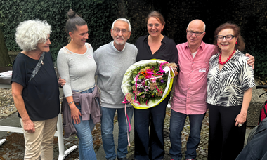 Dem Team des Selbsthilfe-Service-Büros wurde von zwei Vertretern der Selbsthilfegruppen für Ihre Arbeit gedankt. © Gesundheitsamt Düsseldorf