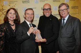 V.l.: Angelika Firnrohr, Geschäftsführerin Fashion Net Düsseldorf, Oberbürgermeister Thomas Geisel, Thomas Rath und Klaus Brinkmann, Vorstand Fashion Net. Foto: Meike Schrömbgens