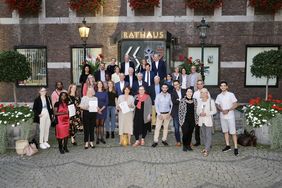 Der Lions Club Düsseldorf-Carlstadt und die Landeshauptstadt haben am Mittwoch, 8. September, den Integrationspreis vergeben. Stadtdirektor Burkhard Hintzsche und Dr. Wolf Wagner, Lions Club, überreichten die Preise. Foto: Ingo Lammert