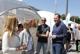 OB Dr. Stephan Keller am Stand der Evangelischen Osterkirchengemeinde