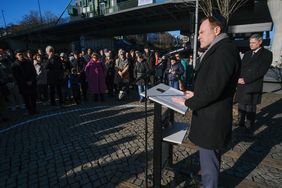 Oberbürgermeister Dr. Stephan Keller sprach auf der Gedenkveranstaltung für die Opfer des Holocaust und der NS-Diktatur. Foto: Michael Gstettenbauer