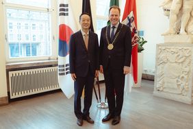Der Leiter der Bonner Außenstelle der Botschaft der Republik Korea, Chul-hwan Byun, wurde am Mittwoch, 19. August 2026, von Oberbürgermeister Dr. Stephan Keller empfangen. Foto: LHD