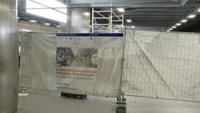 So sah es an den U-Bahn-Bahnsteigen im Hauptbahnhof aus, seitdem die Modernisierung im September 2016 begann: Teile waren für die Bauarbeiten abgesperrt. Foto: Wilfried Meyer