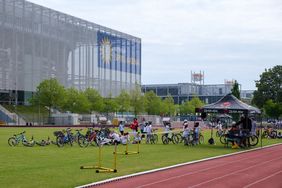 Bei der vierten Veranstaltung 2023 machte der Kinderradwettbewerb im Arena-Sportpark Station © Landeshauptstadt Düsseldorf/Uwe Schaffmeister 
