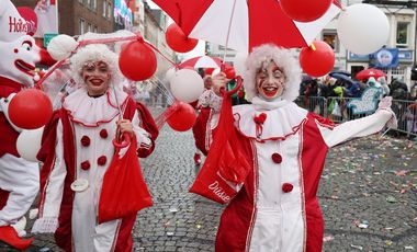 Impressionen vom Rosenmontagzug 2026 in Düsseldorf, Foto: Young.