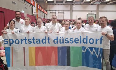 Sechs Mädchen der Jahrgänge 2010 bis 2012 aus der Partnerstadt Warschau sowie ihre beiden Trainer haben an den 7. Judo Open in Düsseldorf teilgenommen ©Landeshauptstadt Düsseldorf/Sportamt