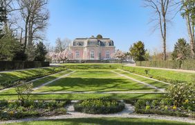 Den Schlosspark Benrath - mit dem Französischen Garten, dem Parterregarten, der Bartschüssel und dem Blumengarten - zieren 60.900 Frühlingsblüher. Foto: Melanin Zanin