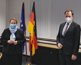 Oberbürgermeister Dr. Stephan Keller war zum Antrittsbesuch bei NRW-Umweltministerin Ursula Heinen-Esser; Foto: Meyer