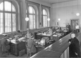 Innenansicht der Stadtkasse im Jahre 1956. Foto: Stadtarchiv
