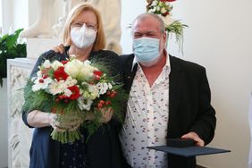 Ladislav Ceki - hier im Bild mit Ehefrau Uschi Küstermann -, wurde am Mittwoch, 7. Juli, mit der Verdienstplakette der Landeshauptstadt Düsseldorf ausgezeichnet. 