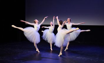 Foto von jungen Ballett Tänzerinnen