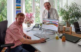 Stadtdirektor und Jugenddezernent Burkhard Hintzsche (links) und Jugendamtsleiter Johannes Horn gaben einen Ausblick auf das neue Kindergartenjahr 2018/19, Foto: Uwe Schaffmeister.