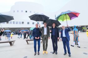v.l.: Christoph Ingenhoven, Prof. Thomas Fenner, Dr. Stephan Keller, Wilfried Schulz. Foto: Landeshauptstadt Düsseldorf/Michael Gstettenbauer