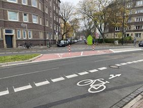 An der Scharnhorststraße wurde eine Linksabbiegemöglichkeit für Radfahrer in beide Fahrtrichtungen geschaffen, sodass sich dort die Sicherheit erhöht hat. Foto: Amt für Verkehrsmanagement
