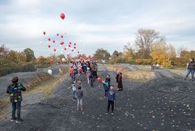 Zur Eröffnung des Dirtparks in Mörsenbroich stiegen Luftballons in den Himmel.