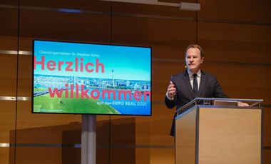 OB Dr. Stephan Keller bei seiner Präsentation am zweiten Messetag, 12. Oktober, auf der Expo Real 2021 in München.