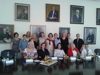 Gruppenfoto Business Lunch für Frauen im Ältestenratsaal des Rathauses