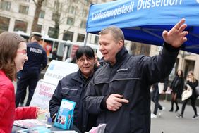 726 Düsseldorfer kamen im vergangenen Jahr zu den Sprechstunden des OSD. Sie gaben 136 Hinweise zu Themen wie Falschparker oder unangeleinte Hunde. Foto: Ingo Lammert