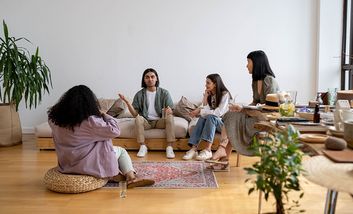 Foto mit einer Gruppe junger Menschen für Stadtteillabor Spezial