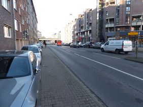  Zwischen Corneliusstraße und Hüttenstraße wird auf der Oberbilker Allee der vorhandene Radweg reaktiviert