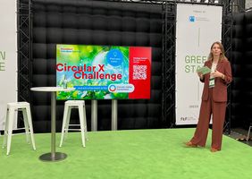 Auf dem Future Tech Fest präsentierte Dr. Svenja Tobies von der Wirtschaftsförderung Düsseldorf auf der Greenstage die neue Runde der Circular X Challenge. © Landeshauptstadt Düsseldorf, Wirtschaftsförderung