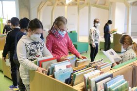 Nach der Kinder-PK durften die Schülerinnen und Schüler die neue Kinderbibliothek in der Zentralbibliothek im KAP1 erkunden; Foto: Ingo Lammert