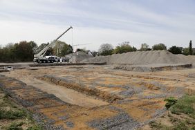 Auf drei Etagen und rund 7.900 Quadratmetern Fläche entstehen in dem neuen Gebäude an der Borbecker Straße insgesamt 18 Unterrichtsklassen. Foto: Lammert