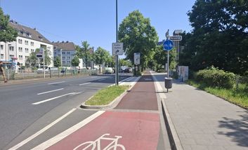 Auf´m Hennekamp - Neuer Radweg im Seitenraum