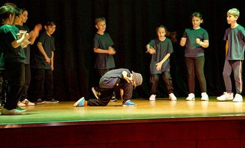 Foto mit Kindern beim Breakdance