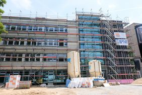 In dem viergeschossigen Neubau des Franz-Jürgens-Berufskollegs steht den Schülern künftig eine Nutzfläche von 4.800 Quadratmetern zur Verfügung.