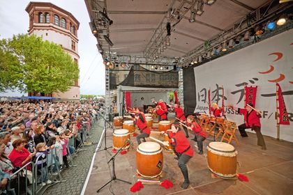 Journée du Japon. Signe particulier de l'amitié entre le Japon et Düsseldorf : la journée annuelle du Japon attire près de 750.000 visiteurs.