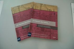 "'Im Namen des Volkes…': Das Düsseldorfer Oberlandesgericht und die Justiz im Nationalsozialismus": Der neunte Band der "Kleinen Schriftenreihe der Mahn- und Gedenkstätte" ist erschienen. Foto: Michael Gstettenbauer