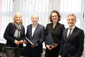 (V.l.) Ministerin für Kultur und Wissenschaft des Landes Nordrhein-Westfalen, Isabel Pfeiffer-Poensgen, Generalintendant Wilfried Schulz, Kaufmännische Geschäftsführerin Claudia Schmitz und Oberbürgermeister Thomas Geisel; Foto: Lammert