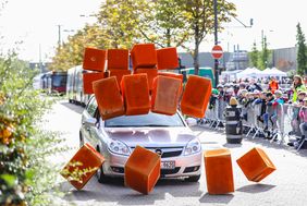 Die Kinder konnten an vielen Aktionen eindrucksvoll sehen, was für verheerende Folgen eine Unachtsamkeit im Straßenverkehr haben kann: So auch bei diesem Bremstest. Foto: Melanie Zanin