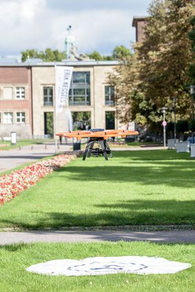 Drohne bei der Landung. Foto: Uwe Schaffmeister