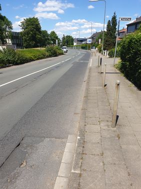 Auf der Deikerstraße wird großflächig die Fahrbahn erneuert. Foto: Amt für Verkehrsmanagement
