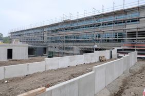 Für 25,5 Millionen Euro werden ein Schul-Komplex und eine Dreifachsporthalle in Stockum neu gebaut; Foto: Michael Gstettenbauer