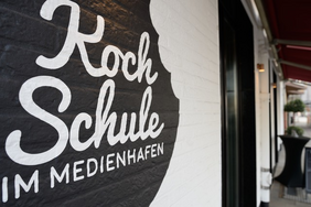 Der Kochabend "So schmeckt Europa Spezial - Das Weimarer Dreieck" findet am 12. Februar 2022 in der "Kochschule am Medienhafen" statt. Foto: Kochschule am Medienhafen