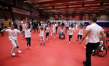Beim Para Sport Day stellten Sportvereine aus Düsseldorf ihre Para-Sportangebote mit einem aktiven Schnuppertraining für Kinder der zweiten bis fünften Klassen im Deutschen Tischtennis Zentrum vor